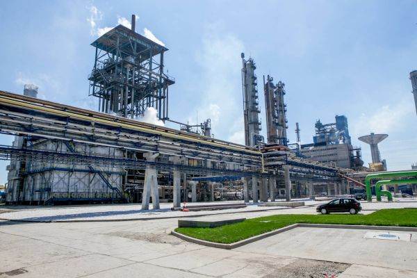 Compania Azomureş anunţă că a decis să reia parţial producţia, înaintea confirmării de către Guvern a pachetului de subvenţii