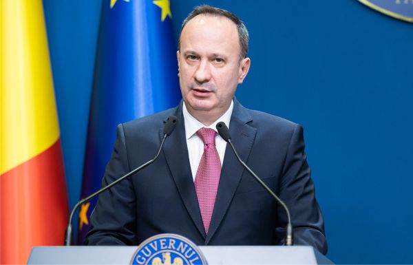 "România se împrumută pentru investiţii, nu să plătească pensii şi salarii"