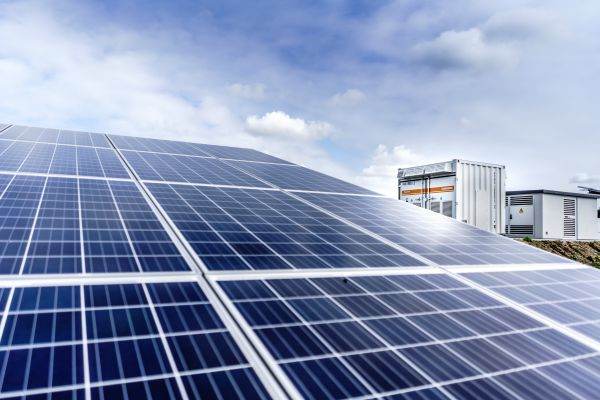 Oprirea livrărilor de gaze ruseşti înrăutăţeşte perspectivele pentru furnizorii de panouri solare
