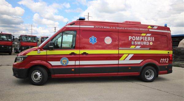 12 ambulanţe cu incubatoare, ventilatoare, defibrilatoare şi alte dotări de Terapie Intensivă, special concepute de Deltamed pentru nou-născuţii în stare critică