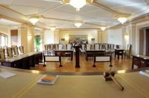 CCR discută sesizările pe legea prin care au fost eliminate pensiile speciale ale parlamentarilor
