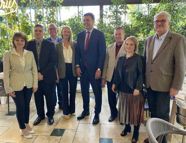 Reprezentanţii ANAT au solicitat ministrului grec al Turismului eliminarea completă a restricţiilor pentru români