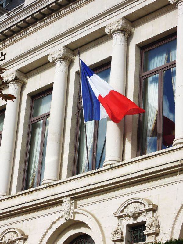 Rusia consideră ilegală folosirea rezervelor sale valutare pentru reconstrucţia Ucrainei