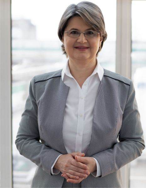 Simona Cocoş a spus: "Zentiva a trecut prin transformări majore în cei 60 de ani de existenţă. Cu precădere, ultimii 30 de ani reprezintă reinventarea sa într-un producător modern de generice accesibile, de înaltă calitate. Deşi a rămas pe acelaşi amplasament de la fondare, puţine mai pot fi recunoscute din fabrica noastră în urma investiţiilor de 44 milioane euro realizate doar în ultimii doisprezece ani".