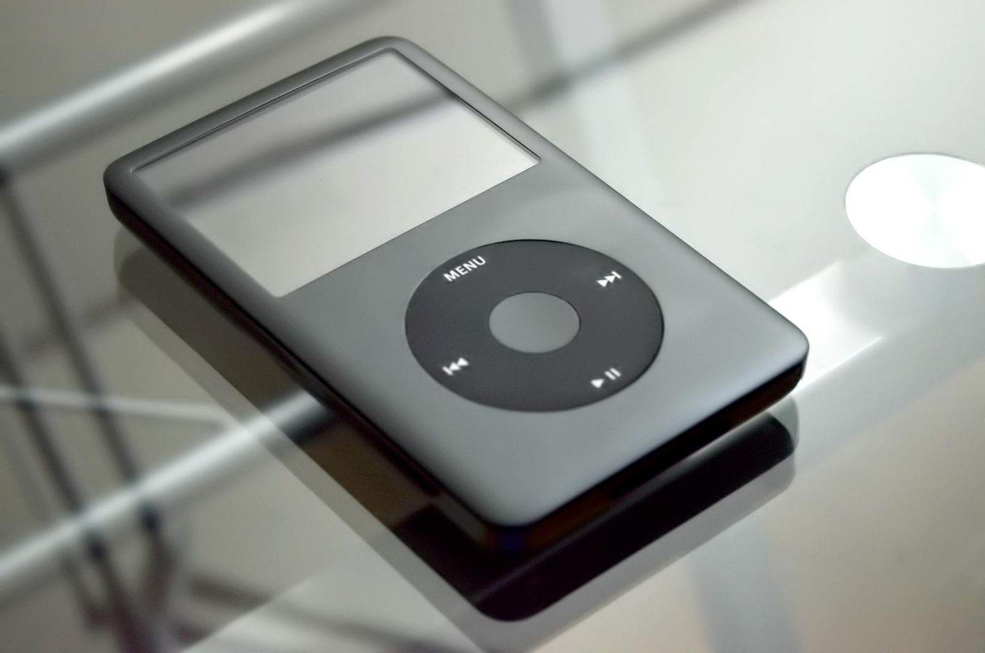 Apple renunţă la iPod