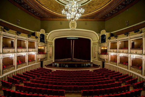 Colaborare culturală - Opera Naţională găzduieşte spectacole de teatru