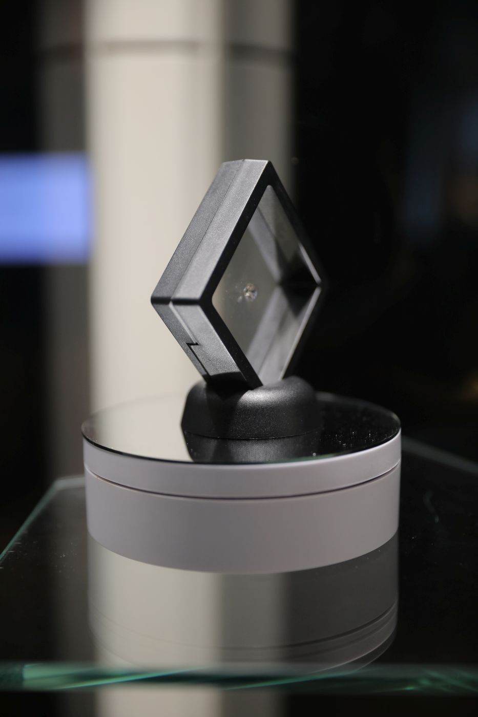 Primul diamant de laborator creat în România - expus de mâine La muzeul Naţional de Geologie
