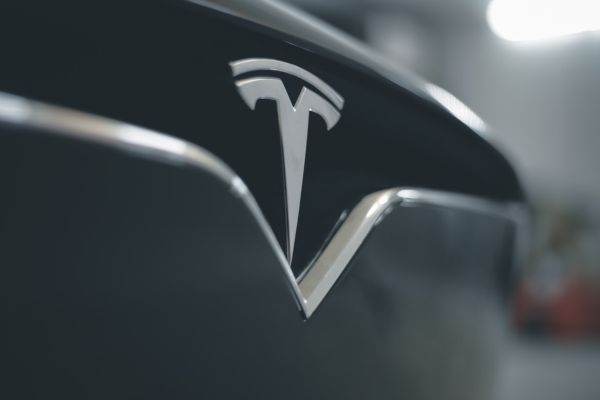 Elon Musk nu mai crede în furnizorii de indici