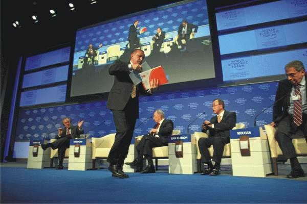  Liderii de guverne şi de afaceri avertizează că perspectivele economice s-au înrăutăţit