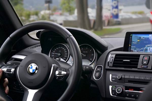 Grupul BMW este interesat de noi investiţii pentru a-şi reduce dependenţa de gazele naturale