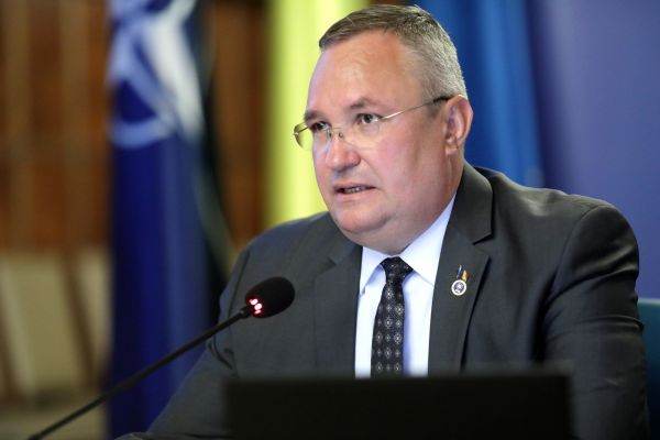 "Asigurăm, practic, prin hotărârile de guvern de astăzi şi cele care vor urma miercuri, transmiterea primei cereri de finanţare în cadrul PNRR. Este vorba de suma de 3 miliarde de euro care, alături de suma deja asigurată de 3,7 miliarde euro prin prefinanţare, care ne creează premisele ca, până la finele anului, să putem să beneficiem de suma totală de zece miliarde de euro asiguraţi prin PNRR", a declarat premierul Nicolae Ciucă, la începerea şedinţei de guvern.