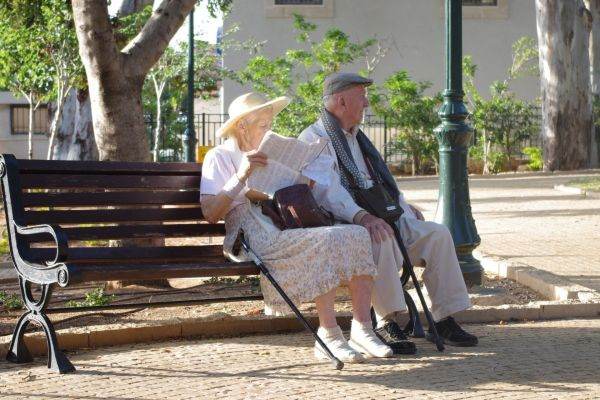 Un ceai de tei de la BNR pentru viitorii pensionari
