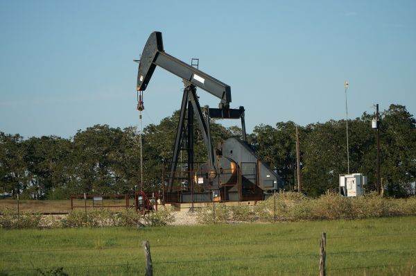 Membri ai OPEC+ vor suspendarea Rusiei din acordul producţiei de petrol