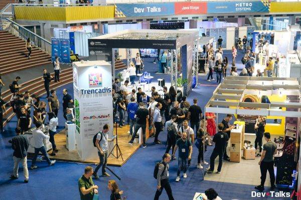 Peste 140 de prezentări şi sesiuni dedicate specialiştilor IT din ţară la conferinţa DevTalks 2022