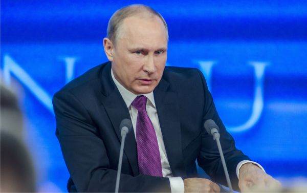 Putin, "mândru" de faptele militarilor ruşi în Ucraina