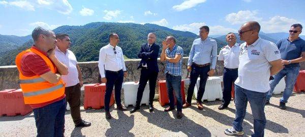 Fonduri de urgenţă pentru stabilizarea versantului din care cad pietre pe DN10