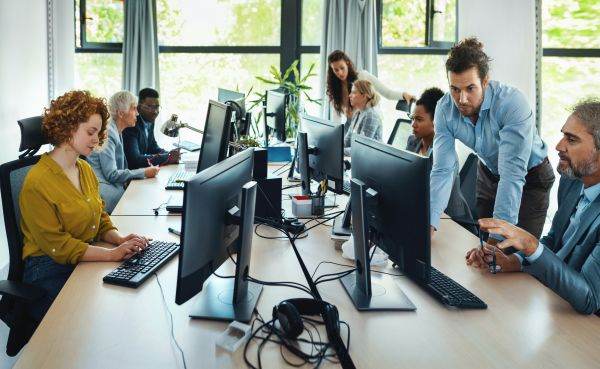 Microsoft caută peste 350 de specialişti IT pentru echipele Microsoft Development Center