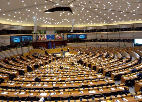 Republica Moldova şi Ucraina au obţinut statutul de ţări candidate la UE