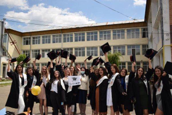 Doar jumătate dintre elevii care au terminat clasa a VIII-a acum patru ani au reuşit să ia în 2022 Bacalaureatul