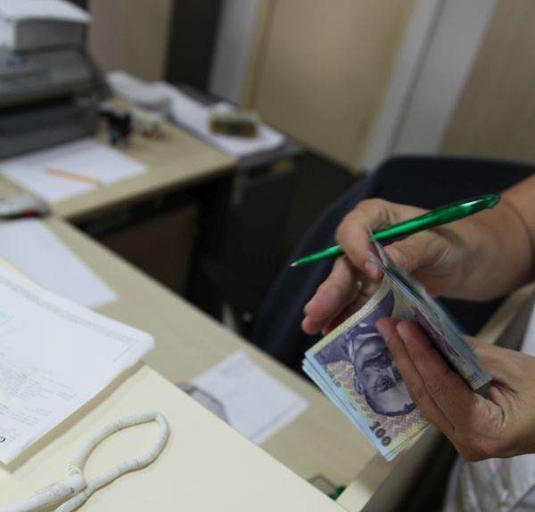 Guvernul a aprobat suspendarea plăţii ratelor bancare pentru o perioadă de maximum nouă luni