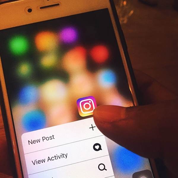 Instagram adaugă posibilitatea ştergerii conturilor pe iPhone
