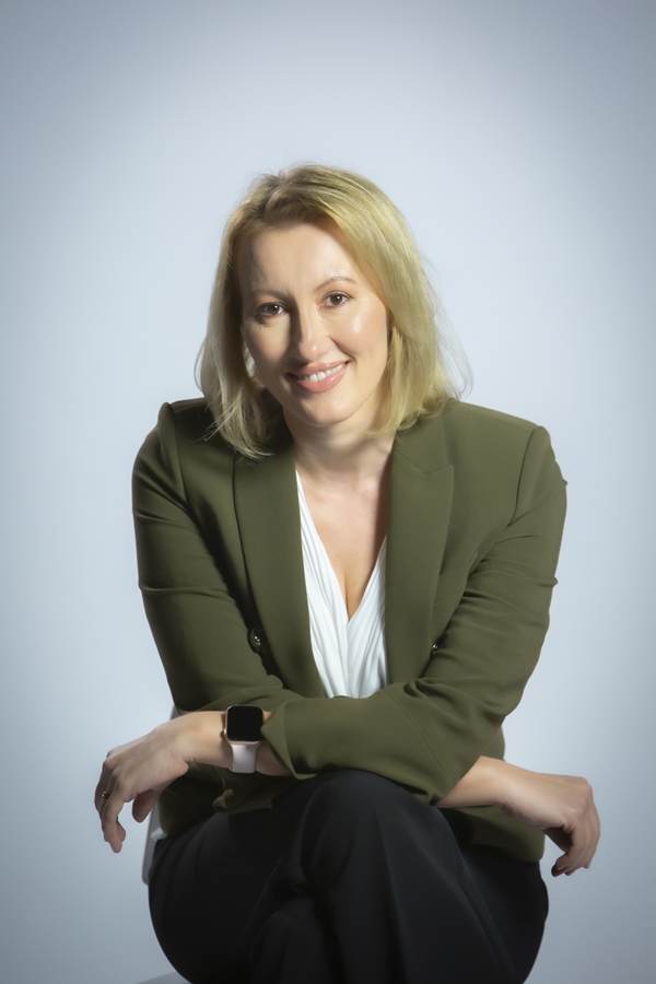 Anca Dobrescu, Managing Partner www.peprimapagina.ro