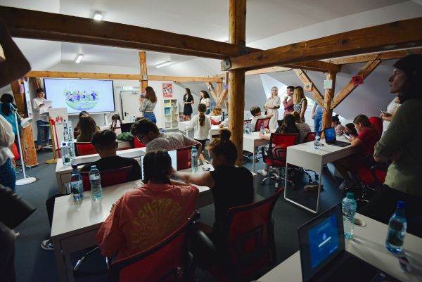 Inaugurarea primei săli de informatică Huawei în cadrul SOS Satele Copiilor