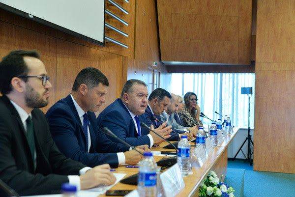 "Cifra de afaceri totală a companiilor româneşti nu va depăşi 350 de miliarde de euro în următorii cinci ani"