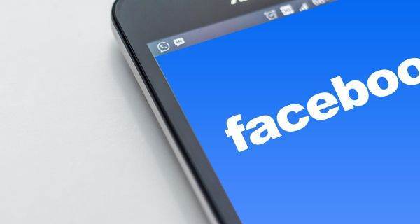 Conturile Facebook ar putea avea asociate mai multe profiluri