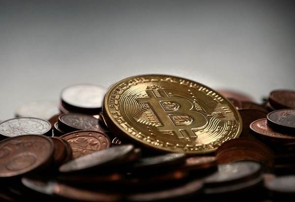 Bitcoin şi Ether ating cel mai ridicat prag din ultima lună