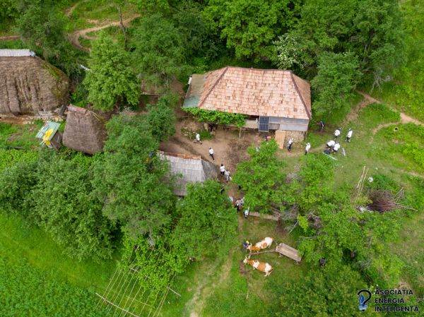 Asociaţia Energia Inteligentă aduce încă o dată "Energie pentru Viaţă" în Munţii Vrancei