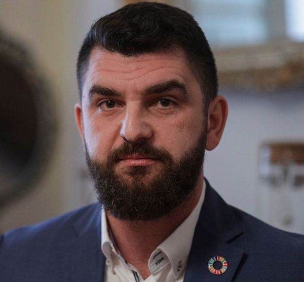 Dragoş Tuţă