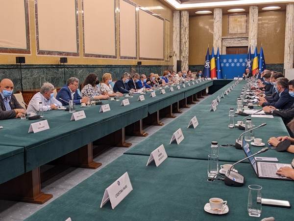Premierul Nicolae Ciucă s-a întâlnit cu reprezentanţii CNIPMMR