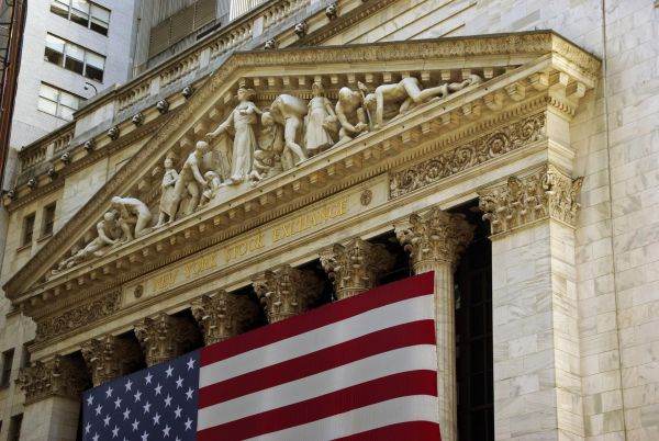 Companiile de pe Wall Street vin cu rezultate peste estimări, dar analiştii încep să reducă aşteptările pentru profiturile viitoare