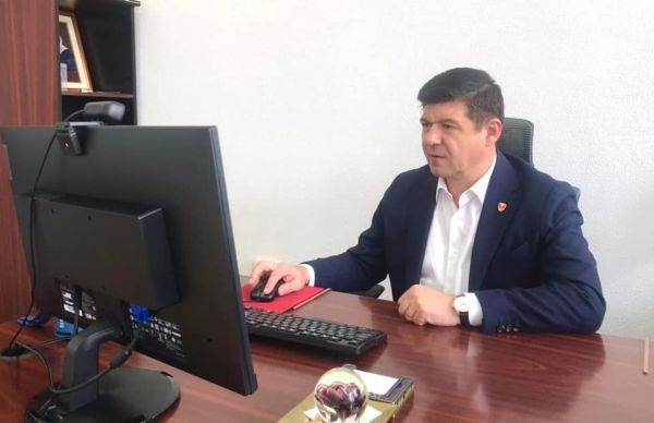Costel Fotea: "În perioada pandemiei, pentru gestionarea acestei crize sanitare, Consiliul Judeţean, Spitalul de Urgenţă Galaţi şi Spitalul TBC au investit zeci de milioane de lei pentru achiziţionarea a sute de mii de materiale de protecţie şi consumabile, mii şi mii de litri de soluţii dezinfectante sau sute de echipamente medicale pentru diagnosticarea şi tratarea pacienţilor Covid-19, inclusiv aparate de ventilaţie, concentratoare de oxigen şi monitoare de funcţii vitale".