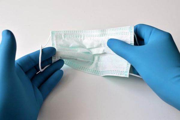 Primarul municipiului Suceava consideră că ar trebui introdusă masca de protecţie sanitară în spaţiile închise