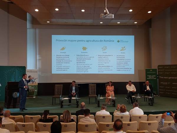 Fermierii din Banat, în dialog cu autorităţile centrale pe tema irigaţiilor şi amenajărilor de desecare-drenaj