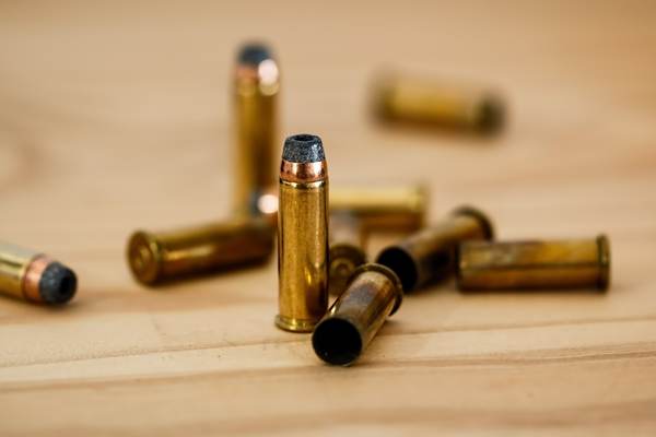 Canada va interzice importul de arme de mână