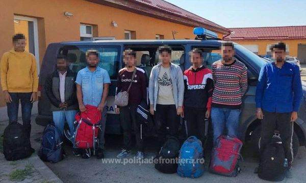 Doi cetăţeni arestaţi preventiv pentru trafic de migranţi