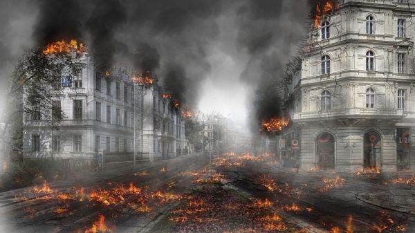 Incendiul la depozitul de petrol, încă necotrolat după trei zile