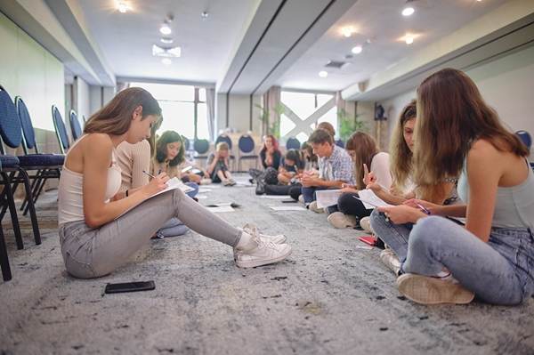 6 din 10 elevi nu sunt de acord cu proba scrisă a BAC-ului care îi evaluează la mai multe discipline