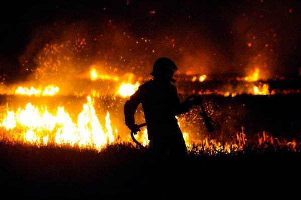 Patru avioane din flota UE de stingere a incendiilor, trimise în Franţa