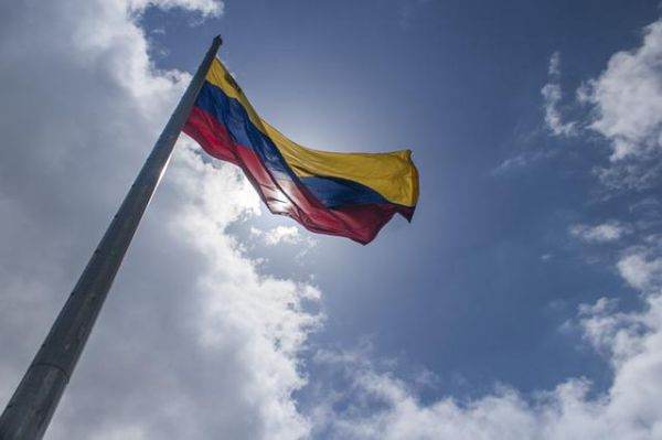 Venezuela îşi normalizează relaţiile cu Columbia prin numirea unui ambasador