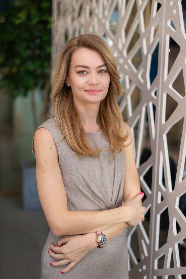 Anca Merdescu, Associate Director Investment Services