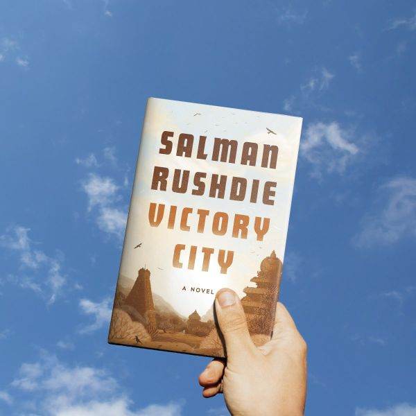 Sursă foto: Facebook / Salman Rushdie