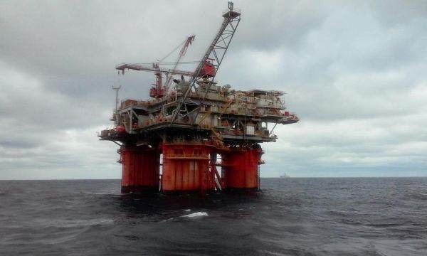 Preţul petrolului a crescut cu peste 2%, săptămâna aceasta