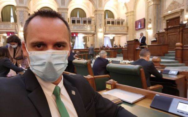 "La Iaşi, PNL şi PSD doar mimează că se ceartă, în realitate prietenia dintre ei este una trainică"