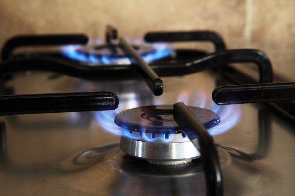 Scăderea preţului gazelor şi energiei trebuie să fie scopul soluţiilor propuse pe piaţa energiei