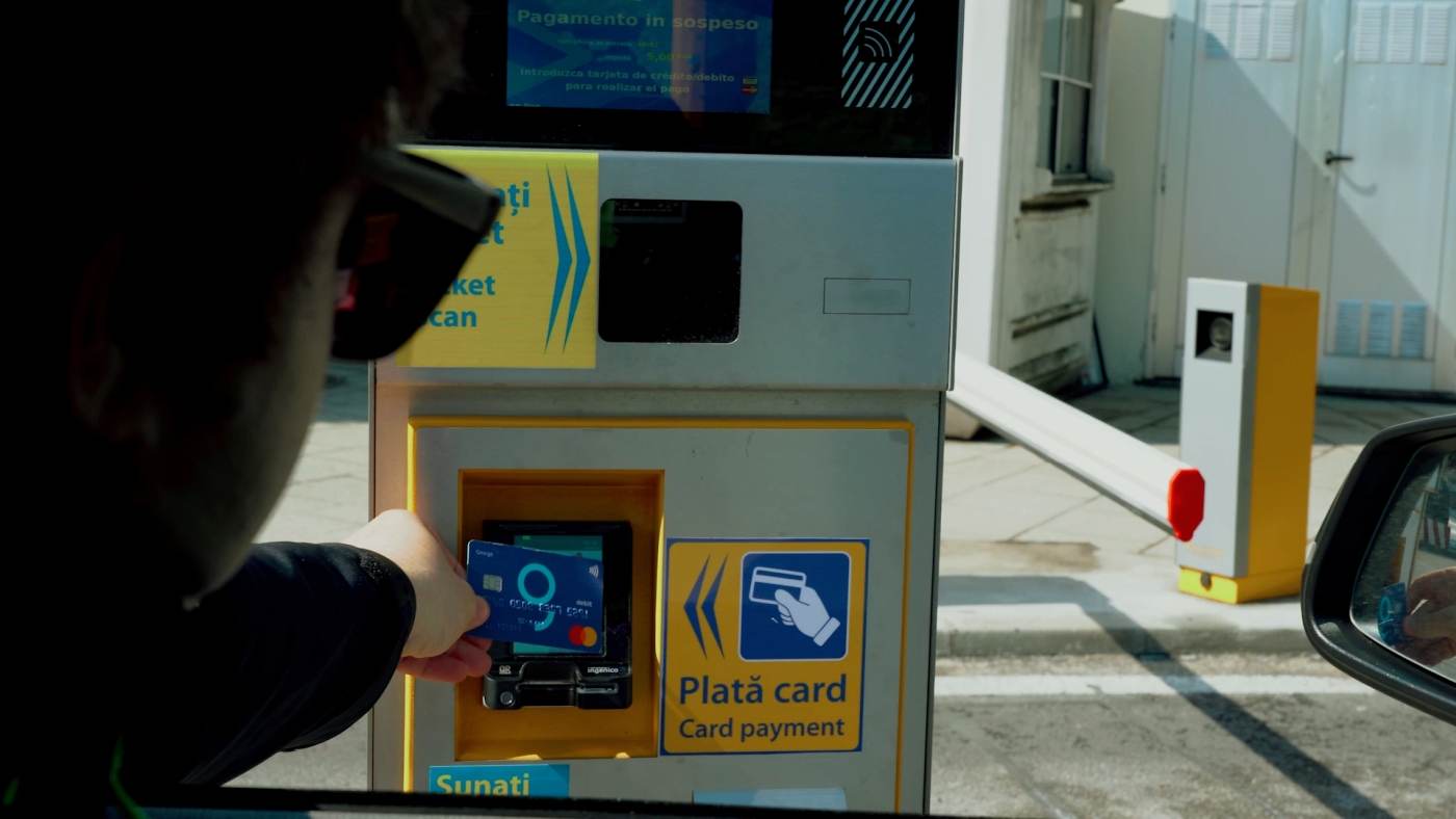 BCR a implementat soluţia de plată contactless pentru parcările din Aeroportul Internaţional Henri Coandă