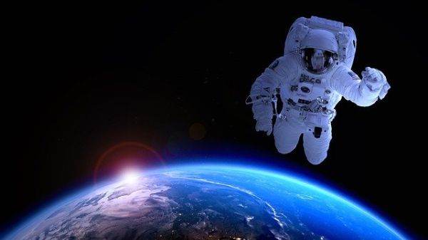 Ieşire în spaţiu de şase ore a astronauţilor chinezi